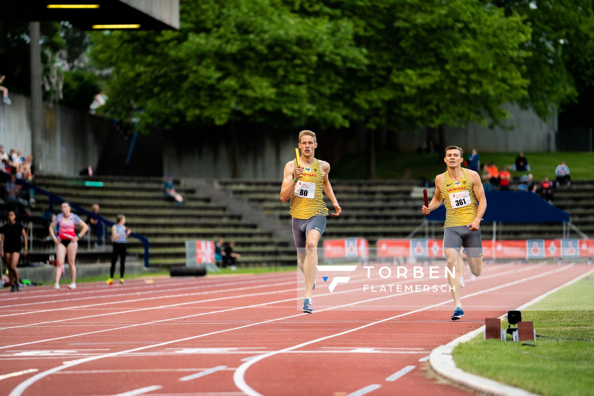 Manuel Sanders (LG Olympia Dortmund) und Jean Paul Bredau (SC Potsdam) am 03.06.2022 waehrend der Sparkassen Gala in Regensburg